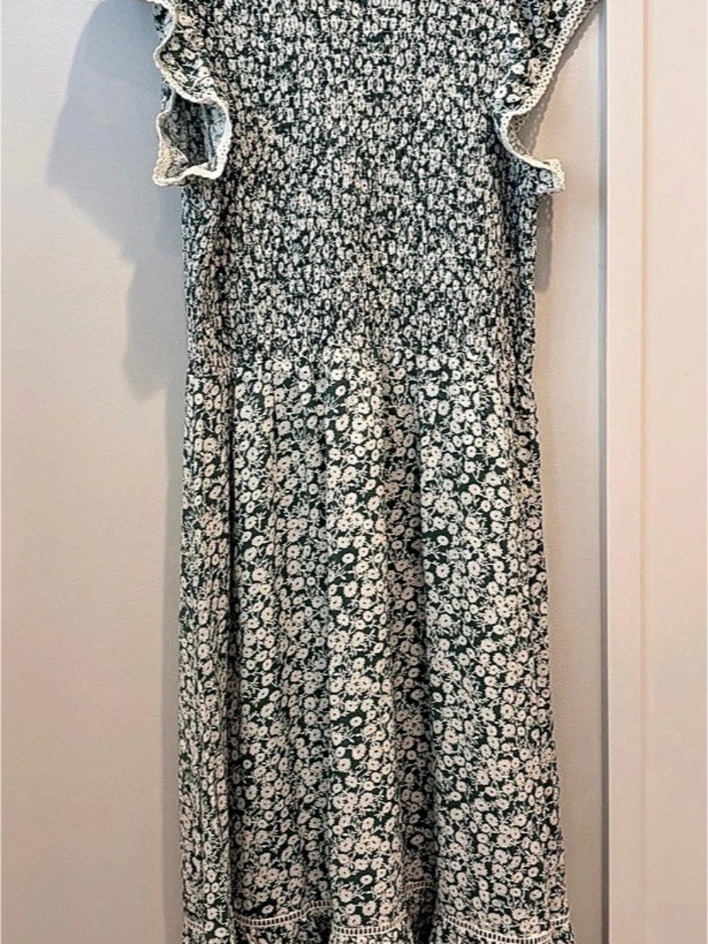 Lost & Wander Floral Maxi Dress in Green & White Size Medium Like New